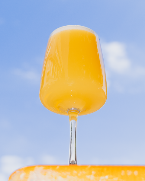 A gorgeous bright yellow/orange glass of 7% DDH IPA from Cloudwater brewed in collaboration with GROSS brewery from San Sebastian. 